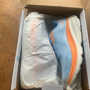 NEW Women's Hoka Clifton 8.5